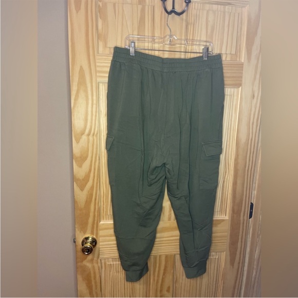 Green Gap Utility Cargo Joggers - Picture 3 of 6
